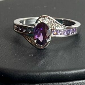 Silver tone Ring with purple stone and accents. Size 8